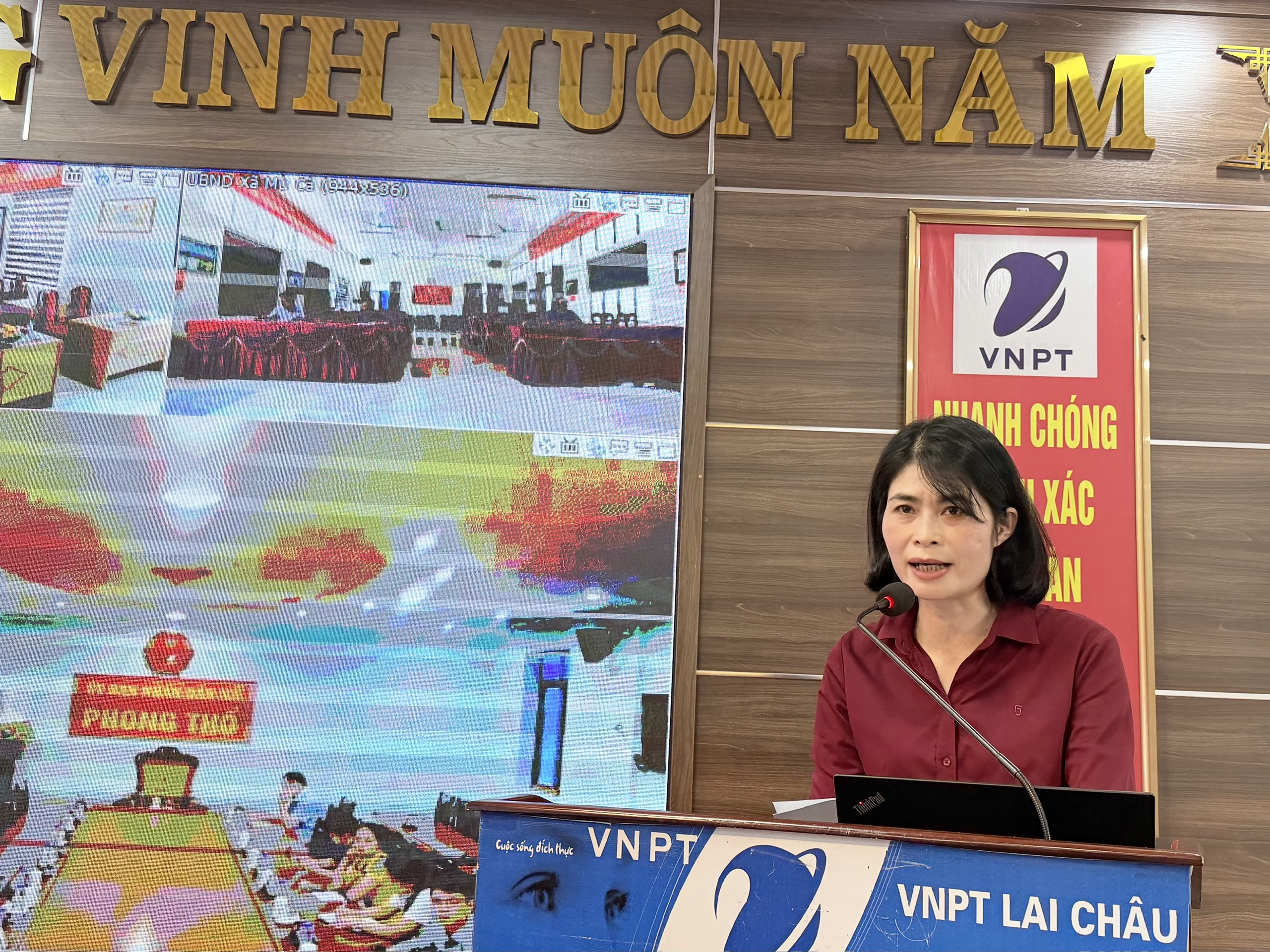 Đại diện lãnh đạo Phòng Cải cách hành chính, Sở Nội vụ hướng dẫn nghiệp vụ, nội dung phiếu khảo sát.